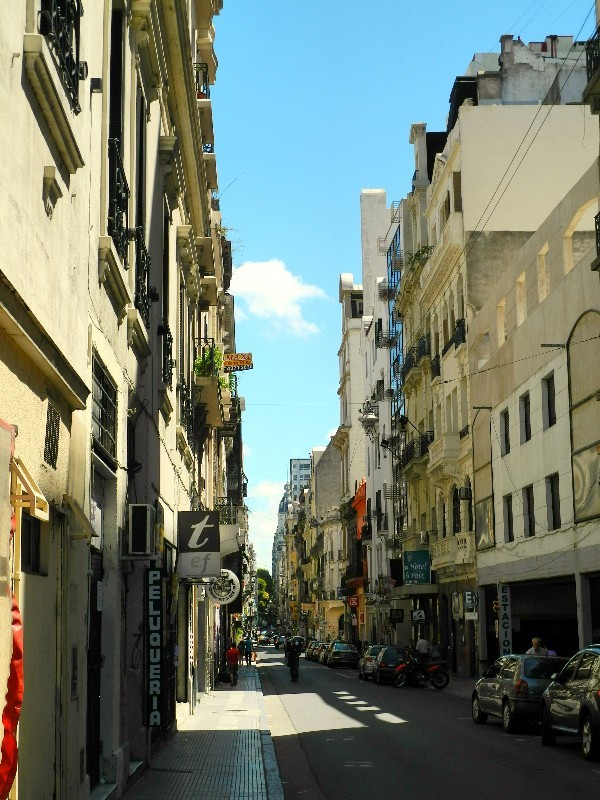 Dicht gedrängt - Häusergasse in Buenos Aires