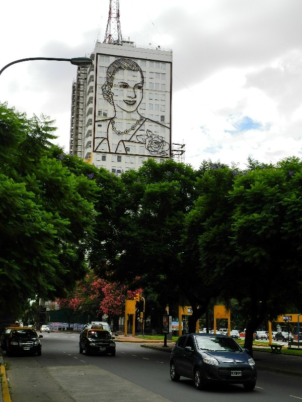 Vergöttert - Eva Peron Bild am Hochhaus der Telefongesellschaft