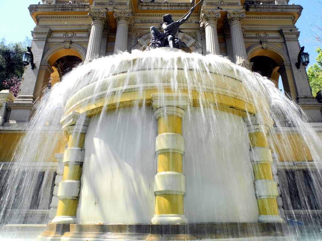 Wasserspiel - Brunnen am Cerro de Santiago