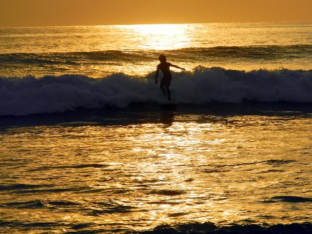 Auch das ist Bali - Traumhafter Sonnenuntergang am Strand von Kuta