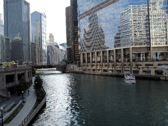 Spiegelungen - Am River Chicago