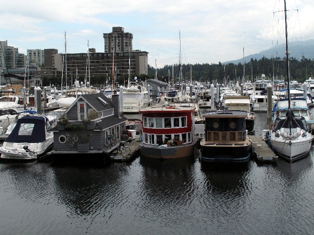 Vielfältige Wohnformen - Hausboote in einer Marina in Vancouver