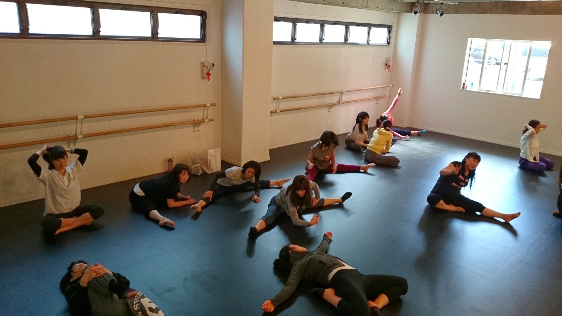 初めての方へ 903ダンススタジオ 教室はセンター北とあざみ野の間 中川駅徒歩２分 たまプラーザや 鷺沼 仲町台や青葉台からも通えるダンス スタジオ