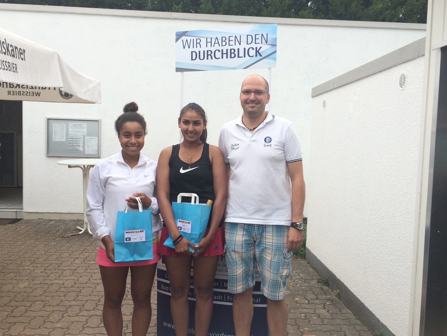 Damen LK 1-13: v.l. Siegerin Andiyo Inwang (TC Bierstadt),  2.Sanya Madan (TC Mutterstadt)