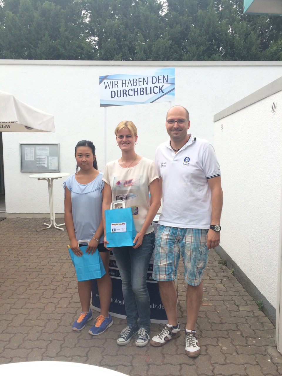 Damen LK 11-18: v.l. 2.Thanh-Thanh Nguyen (TC Rot-Weiss Pirmasens), Siegerin Jeanette Ludwicki (TC Hasloch)