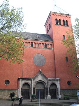 Die Vorabendmesse in St. Michael wird weiterhin um 17:15 Uhr gefeiert.