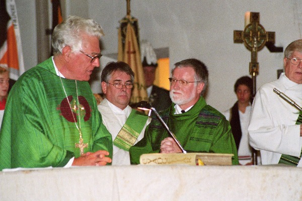 Pfarreigründung am 1. Oktober 2006: Weihbischo Franz Grave und Pfr. Bernhard Lücking