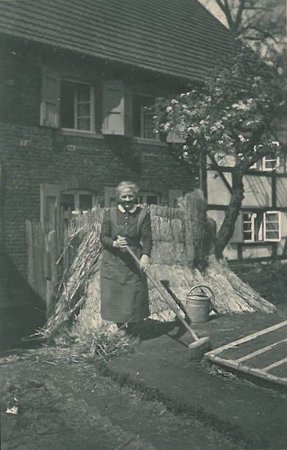 Die Photos sind 1920-1930 rund um der Unterdorfstrasse und Bauer Lohmann entstanden. Photo 13