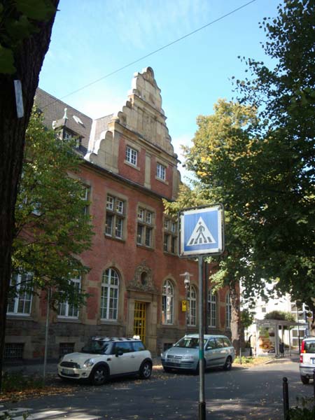 Postamt von der Seite, Rathausstrasse ehemals Paketausgabe 