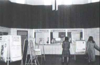 Bahnhofsschalter, im Bahnhof 1975 