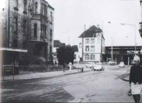 Am Bahnhofsvorplatz, von der Bahnhofsstrasse aus gesehen 1969