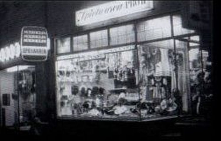 (1975) Spielzeuggeschäft Prott am Postplatz