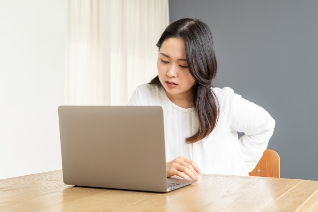 美作市で背中のハリに悩む方へ！簡単ストレッチと整体でスッキリ