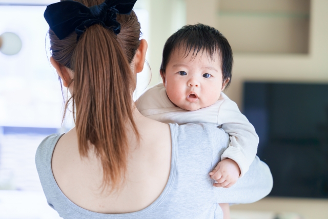 「もう限界…」抱っこ・授乳・夜泣き対応でボロボロのあなたへ｜赤磐市で受けられる産後ママ整体