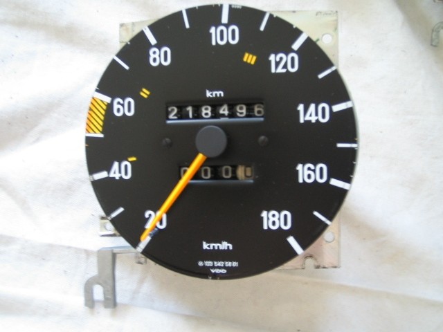 Mercedes 300d tachometer