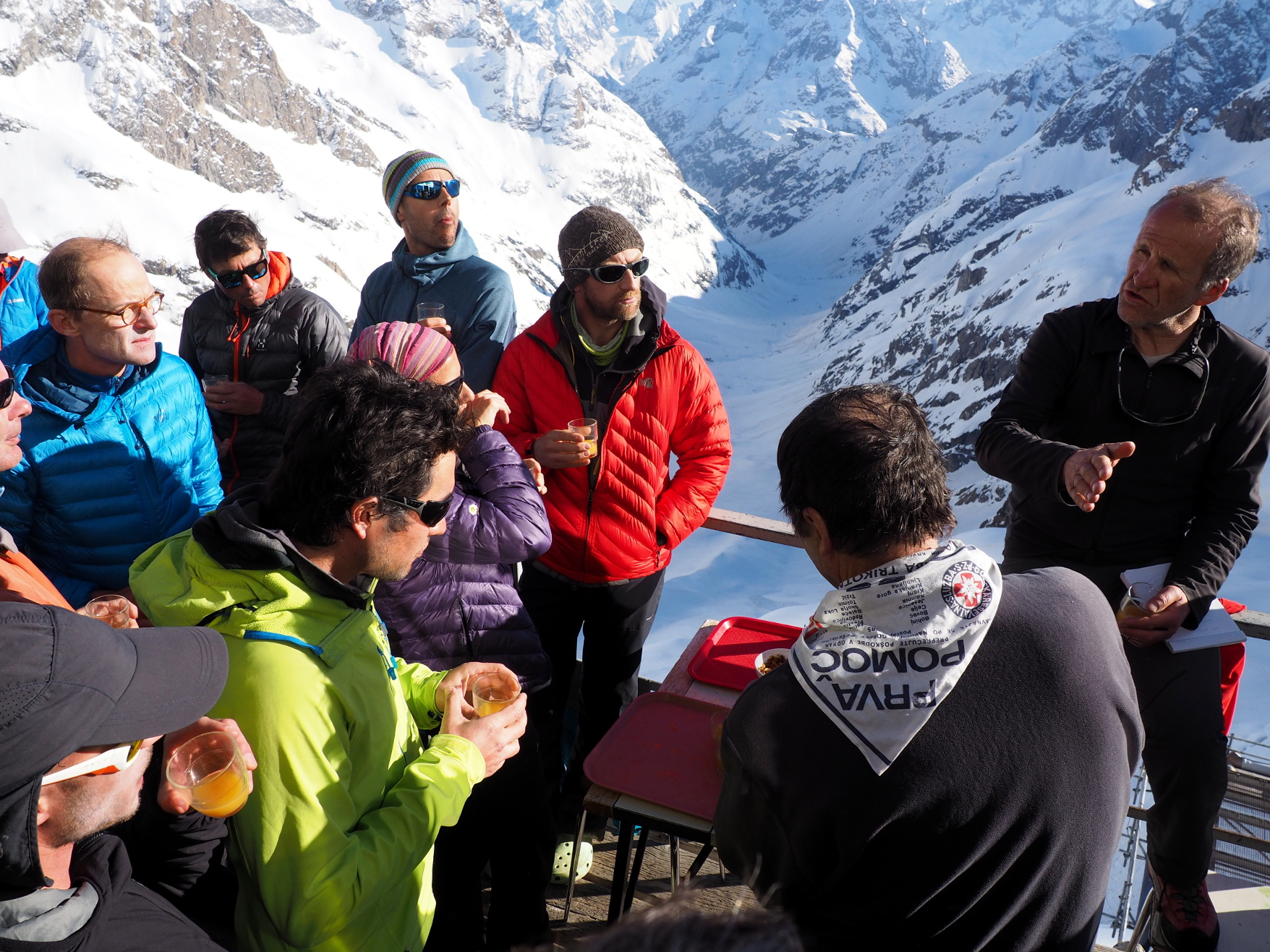 Et après l'apéro, le partage des infos et des éléments sur les conditions du Tour de la Meije en versant Nord.