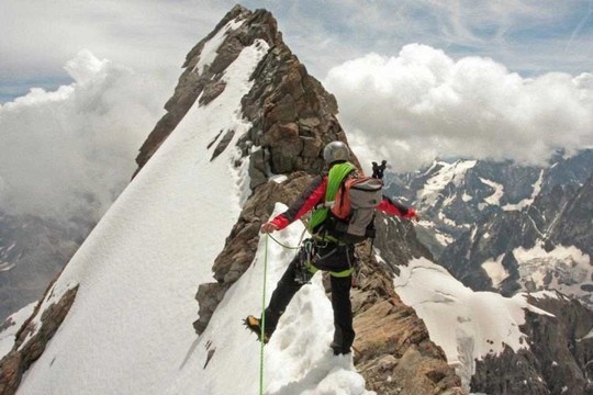 Sur la deuxième dent des Arêtes de la Meije.