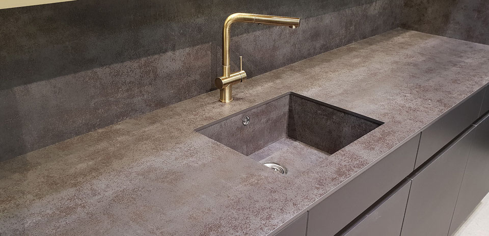 Kitchen countertop with rust imitation from Neolith sintered stone