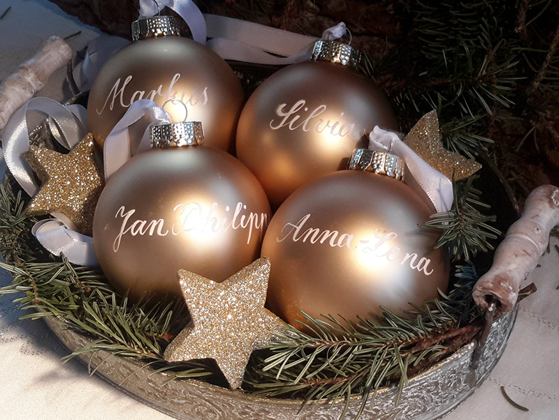 Jetzt bestellen Kalligraphie auf Weihnachtskugeln Kalligraphie