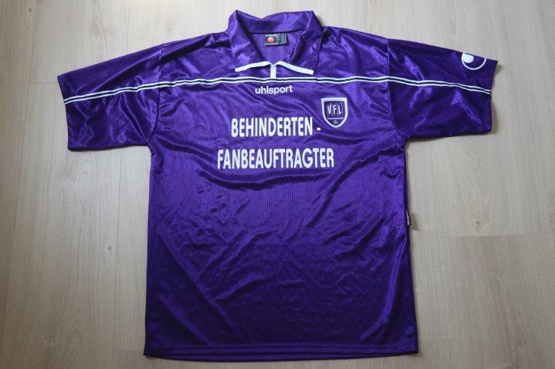 ﻿VfL Osnabrück 2001/02 Heimsondertrikot für den Behindertenfanbeauftragten des VfL Osnabrück Hubert Bosse