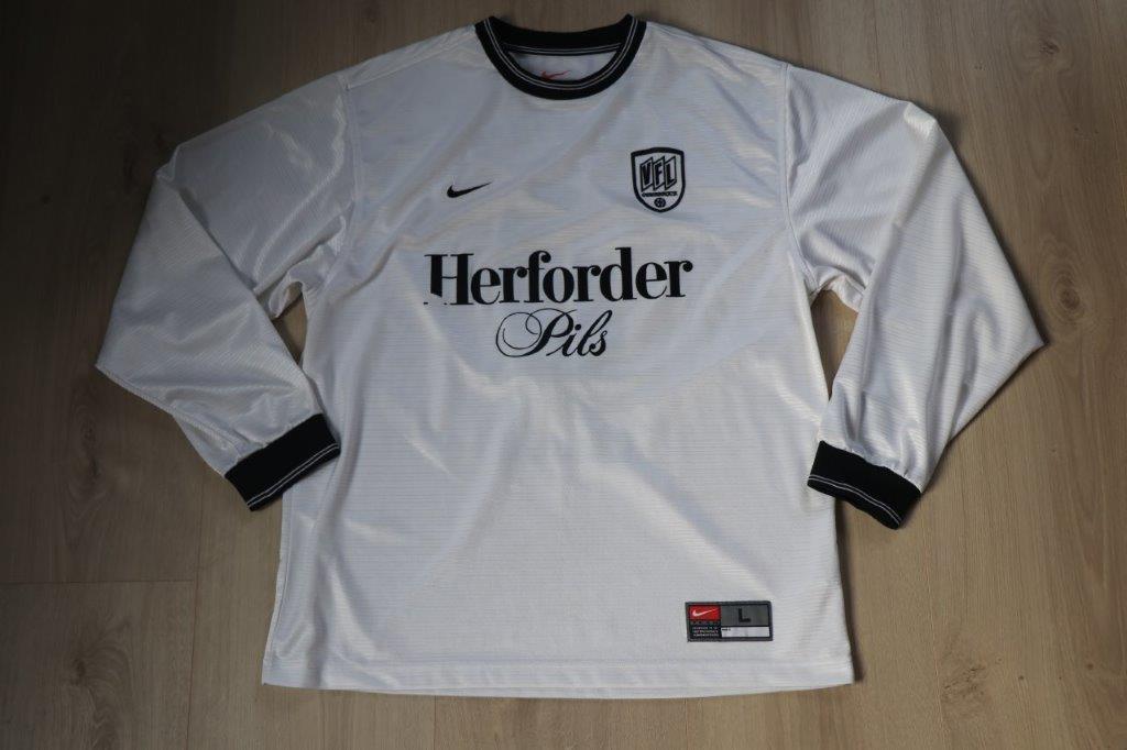 Auswärtstrikot 1999/00 • Nr. 8 Joe Enochs