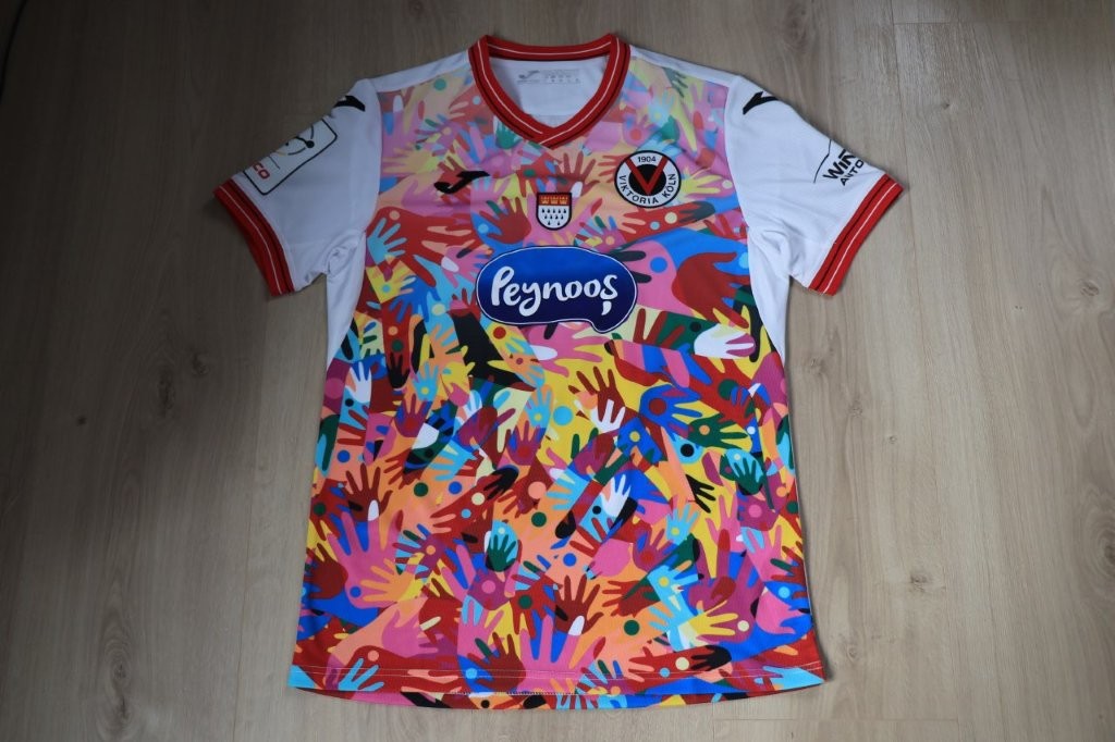 Viktoria Köln Sondertrikot "Karneval" 2025/26 • Nr. 9 Lex-Tyger Lobinger