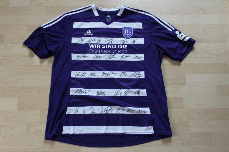 VfL Osnabrück 2014/15 Heim, Nr. 12, mit den Autogrammen der gesamten Mannschaft