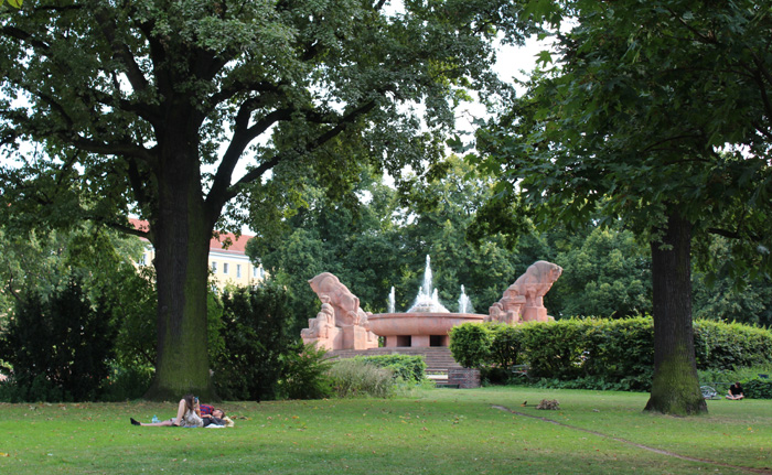 Stierbrunnen im Prenzlauer Berg. Foto: Helga Karl