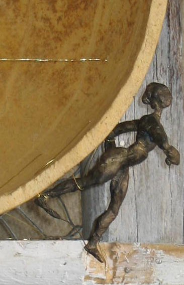 "Le monde comme il tourne, ce mois d'août" détail. Bronze, calebasse, bois et grillage, Brigitte Valin