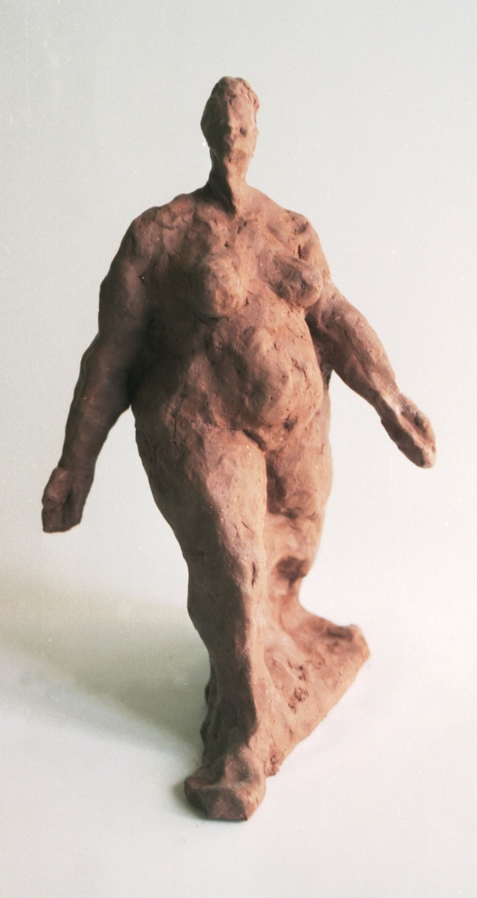 "La Femme qui pousse" sculpture en terre cuite, Brigitte Valin