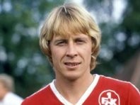 Hannes Riedl (60). Der ehemalige Fußball-Bundesligaspieler (u.a. MSV ...