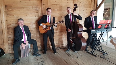 Die Hochzeitsband Sound Express sorgt beim Sektempfang für den perfekten musikalischen Auftakt eurer Feier.