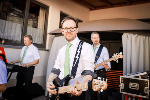 Party-Stimmung pur mit der Hochzeitsband Sound Express – Klassiker, Hits und aktuelle Chartbreaker live.