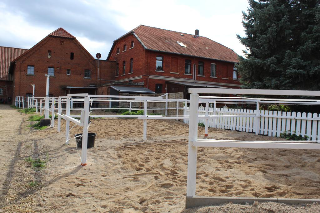 3 Paddock neben dem alten Bauernhaus