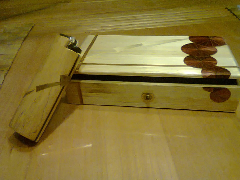Boite et porte briquet assorti