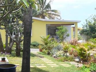 La maisonnette vue du jardin