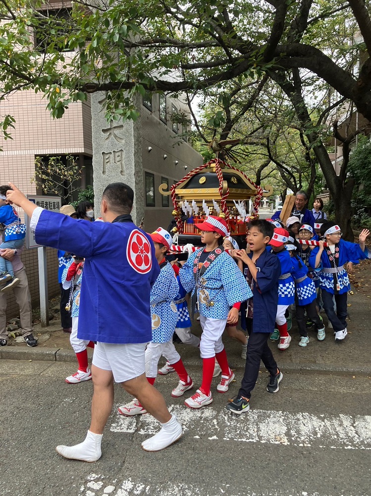 最後の休憩場所の金蔵寺桜大門