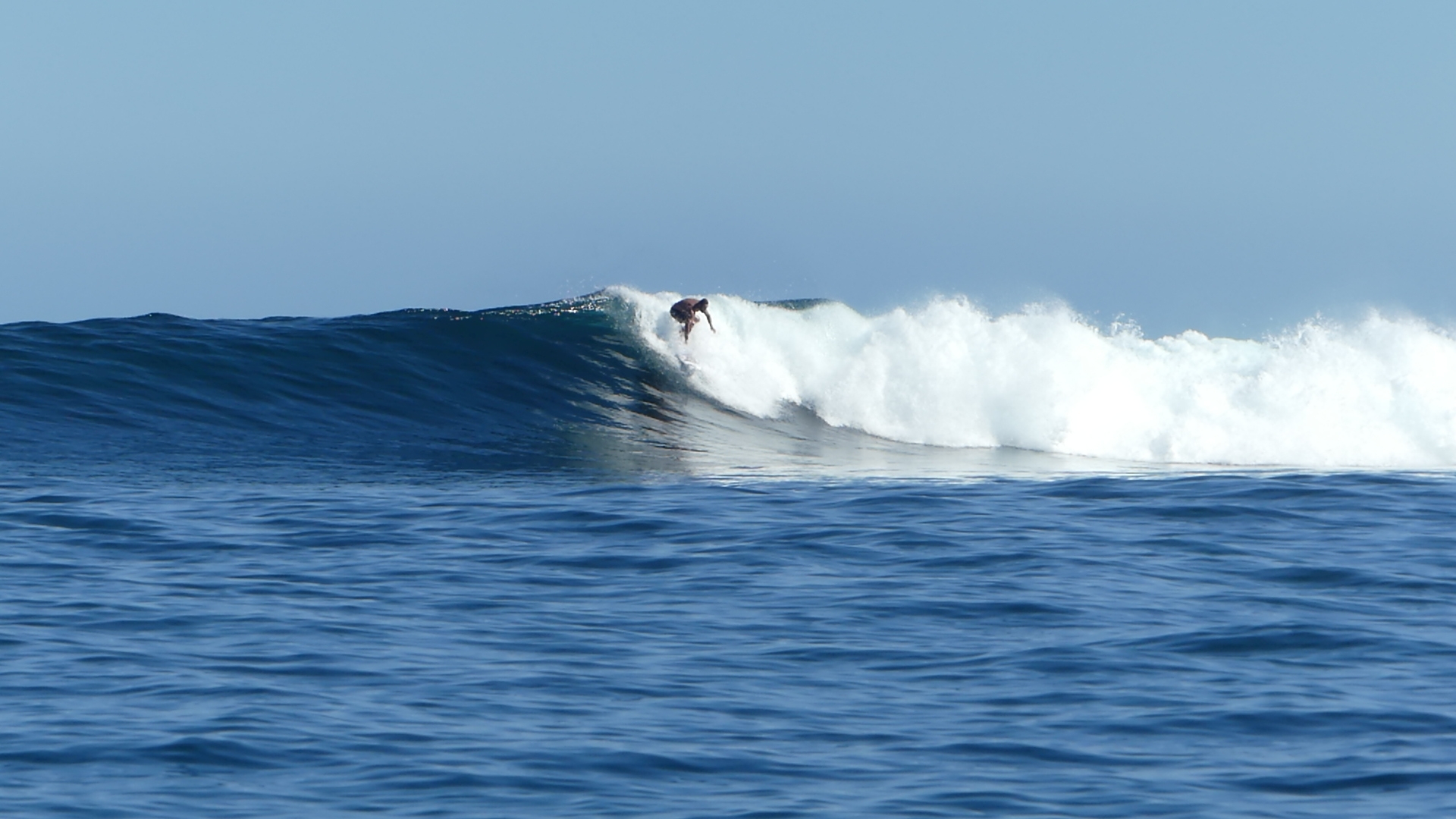 Silky drops, Justin West Coaching enjoying some surfing alone time