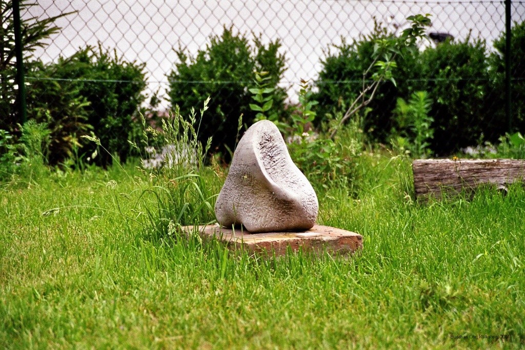 buddhas ohr; kalkstein
