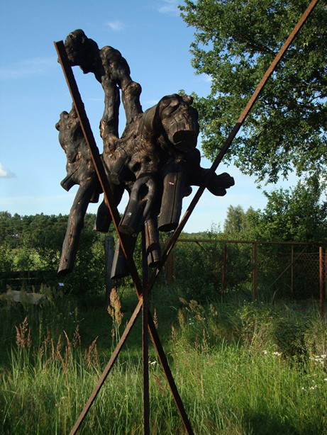 schwarzer reiter; wurzelholz, metall, feuer