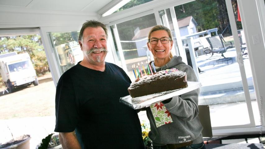 ...und Sabine backt einen leckeren Kuchen, sogar mit Kerzen drauf!