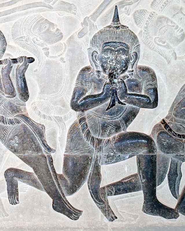 3. Conque à usage militaire soufflée vers le bas. Angkor Vat, Bataille de Kurukshetra. XIIe s. © P. Kersalé 2009-2024.