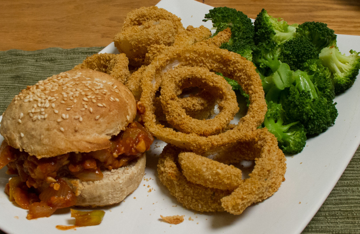 Sloppy Joes and Baked Onion Rings VEGANesp