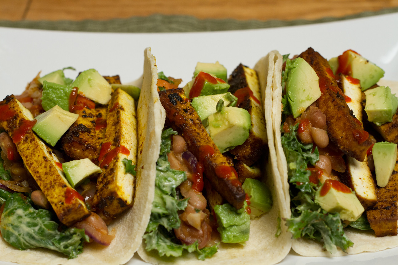 Curry Tofu Tacos with Pinto Beans and Kale Slaw VEGANesp