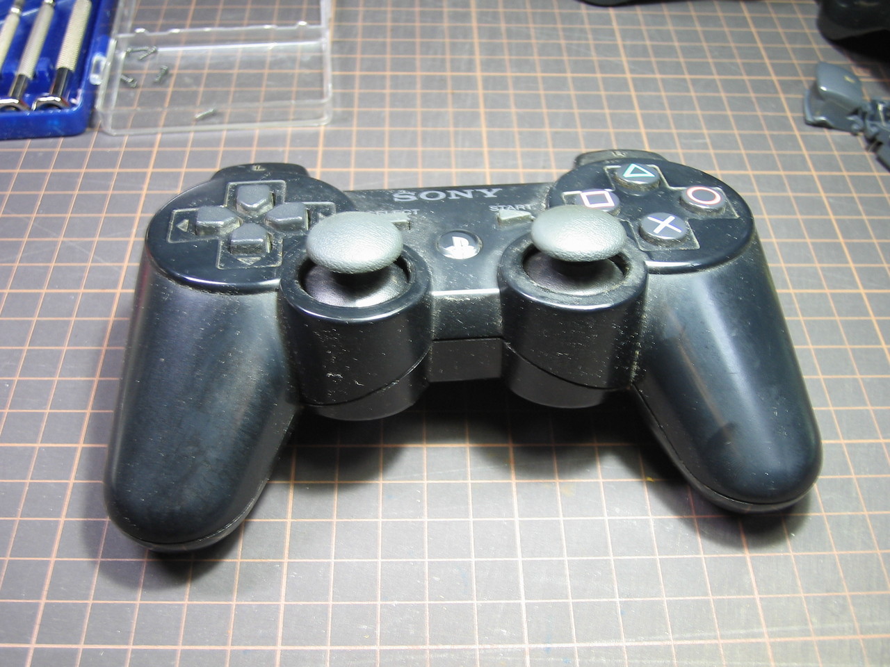 PS3のコントローラーを分解清掃していたら、止まらなくなってしまい