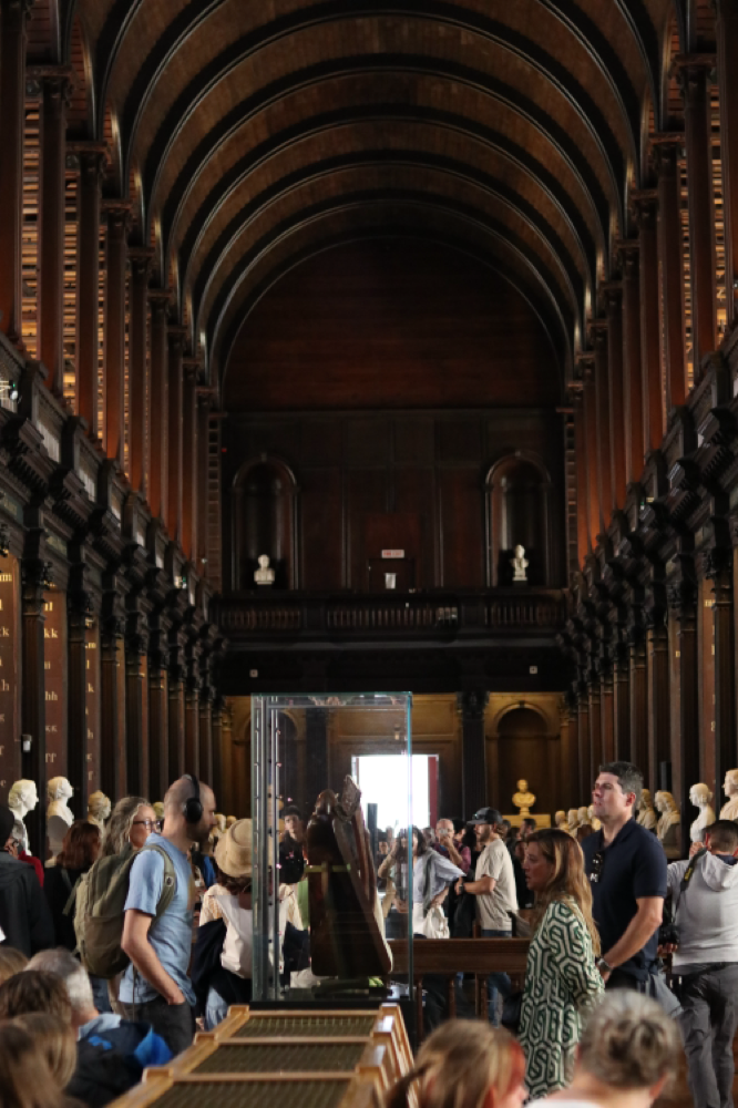 アイルランド最古のハープも展示されている