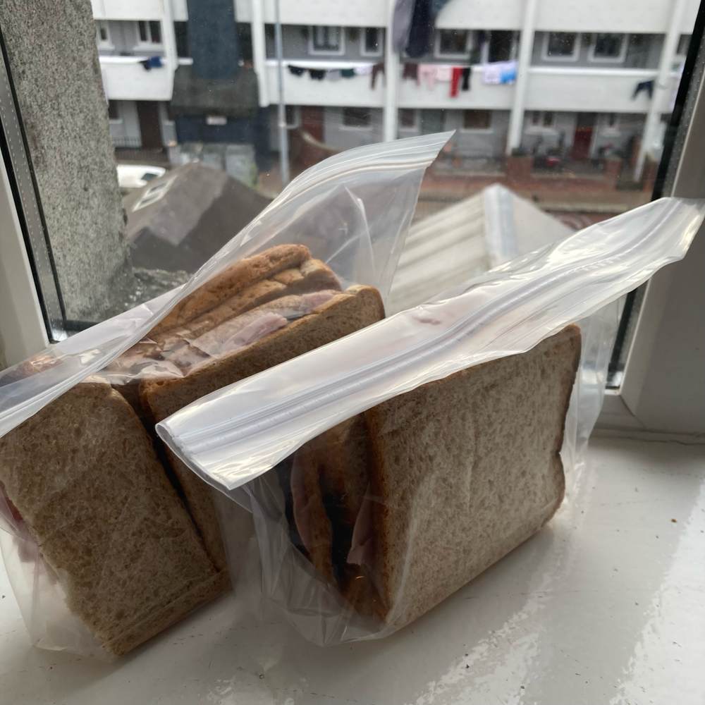 お昼のサンドウィッチ