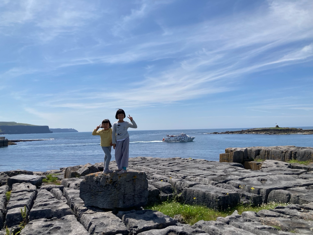 アラン諸島へと出発していくフェリー