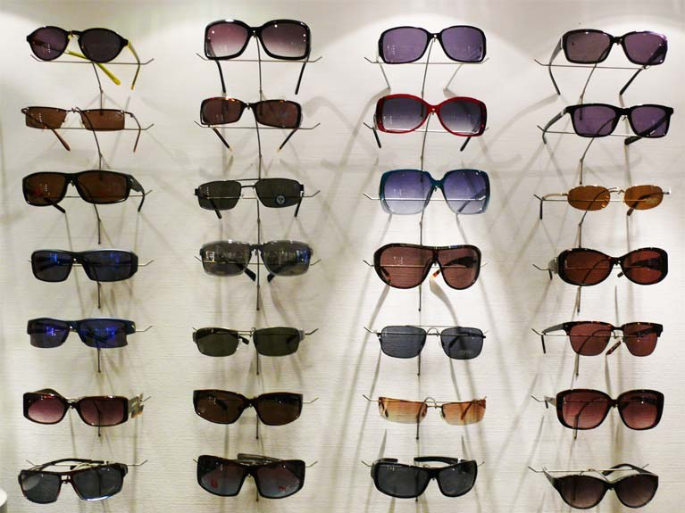 Bei Optik Gloyer finden Sie eine große Auswahl an Sonnenbrillen.