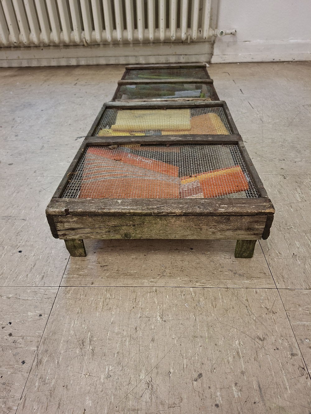 Schichtung in a cage. Fundstücke, mixed